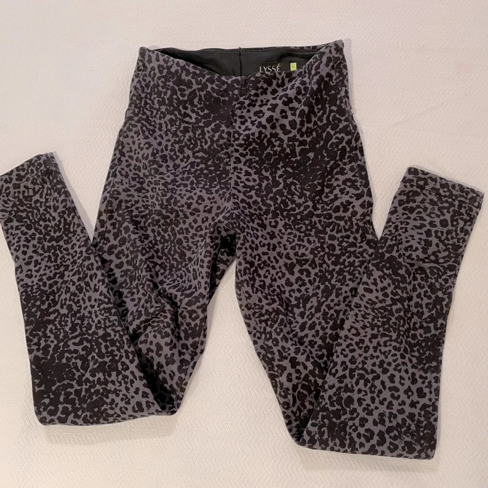 LYSSE Grey Leopard Print Toothpick Denim, Size Small - Picture 6 of 10